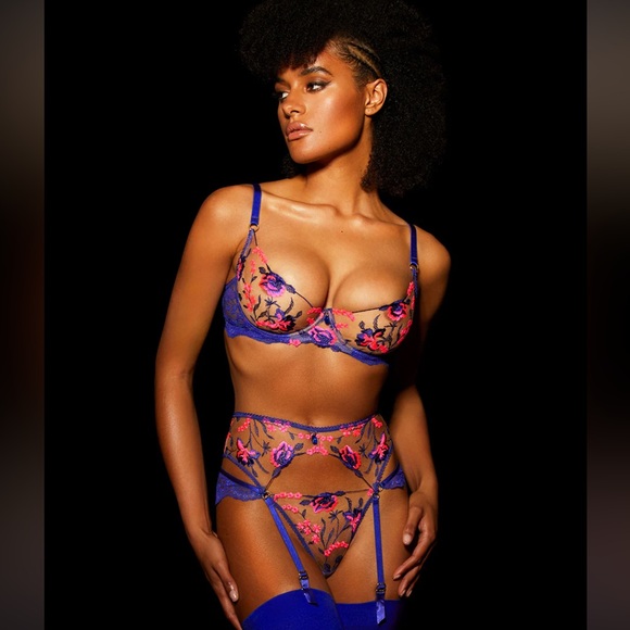 WHITNEY PINK SAPPHIRE
SUSPENDER - Picture 7 of 15